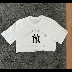 cropped yankees tshirt